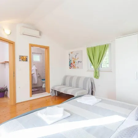 House Tonci בית נופש *